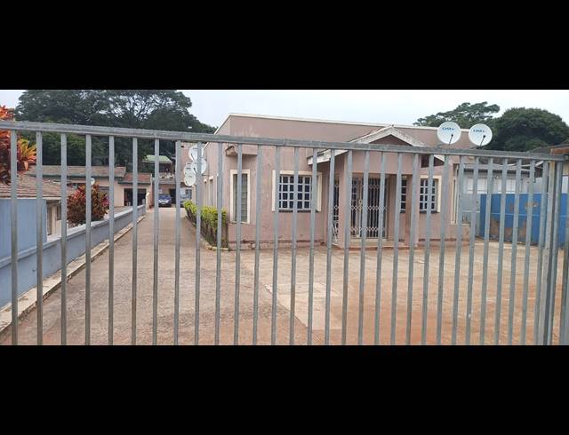 9 BEDROOM HOUSE FOR SALE IN ISIPINGO RAIL